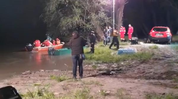 Doi copii și doi adulți, dispăruţi în râul Mureş, după ce o barcă supraîncărcată s-a răsturnat în Periam Port: Alt copil, declarat decedat