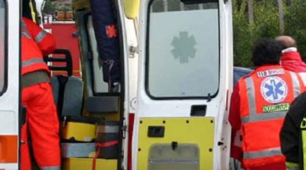 Italia. Român în stare gravă, după ce a căzut de la o înălțime considerabilă într-o cameră a unei clădiri nelocuite