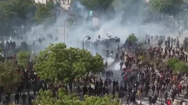 Proteste violente în Franța, soldate cu sute de răniți. Forțele de ordine au folosit gaze lacrimogene şi tunuri cu apă - VIDEO