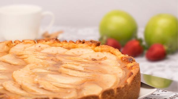 Cum să faci cea mai cremoasă plăcintă cu mere. Toate gospodinele trebuie să știe această rețetă