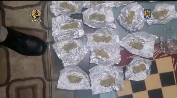 Stăteau în Spania și trimiteau colete cu droguri în România: şapte persoane în arest preventiv şi două în arest la domiciliu 