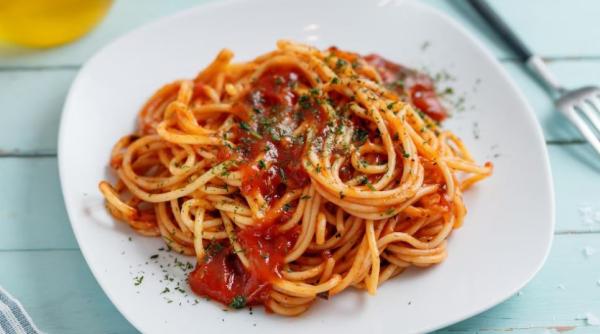 Paste cu usturoi, ulei și chilli. Ingredientul secret, adăugat de bucătarii din restaurante