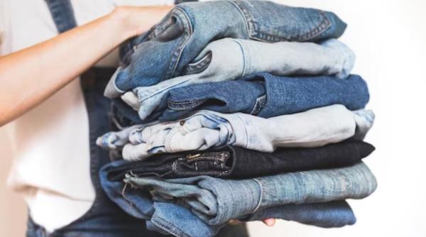 Spală corect blugii și vor rămâne ca noi. Majoritatea gospodinelor greșesc