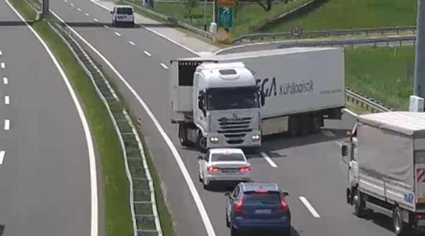 Camion românesc, prins pe sens opus pe autostradă, în Croația: Amendă de 6.500 de euro pentru șoferul care a refuzat etilotestul