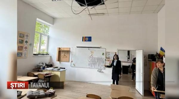 Incident de neimaginat: tavanul fals al unei săli de clasă dintr-o școală din Piatra Neamț s-a prăbușit peste băncile elevilor 