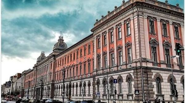 Un tribunal din Cluj a trimis un copil de limbă maternă maghiară la o școală românească, în urma conflictului dintre părinți