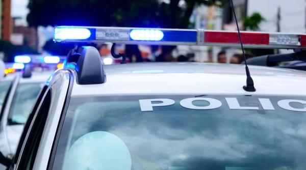 Germania. Tânără româncă, lăsată fără viață de iubitul ei; urmau să înceapă munca a doua zi. Bărbatul a recunoscut fapta