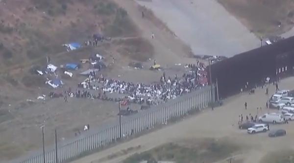 Haos la graniţa SUA cu Mexic. Peste 60.000 de migranţi s-au adunat la graniţă, înfricoșați de noile reguli 