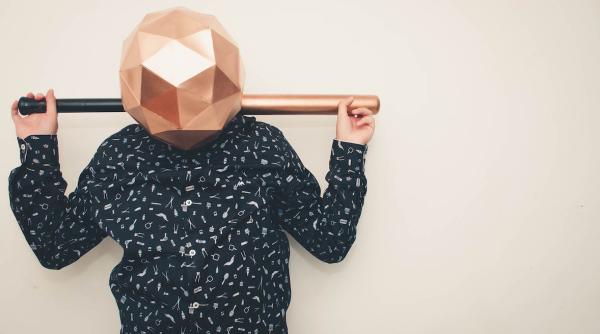 Italia. O româncă și prietenele ei, amenințate de patronul unui club cu o bâtă de baseball: Chinezului i-a displăcut prezența femeilor