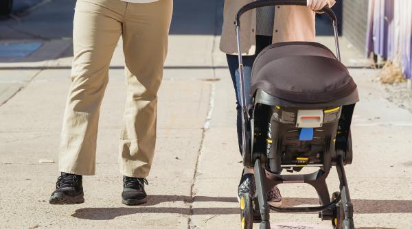 „Mama este româncă, iar copilul este de culoare”. Adriana, despărțită de bebelușul ei de „un martor rasist”, în Franța: „Așa se întâmplă aici...”