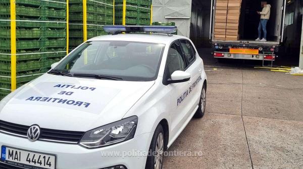 Captură impresionantă la Giurgiu. Ce au găsit polițiștii într-un camion cu varză care mergea în Ucraina: Valoarea depăşeşte 3 milioane de lei - FOTO