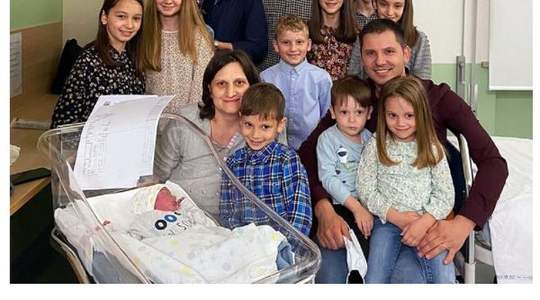 Mare bucurie pentru o familie de români din Italia: S-a născut perfect sănătos cel de-al 13-lea copil. Mama Oana: „Zilele mele sunt mereu pline de bucurie”