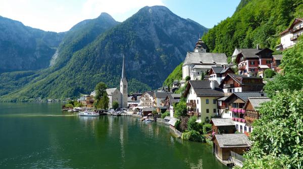 Primăria unui oraș din Austria a pus o barieră pentru a goni turiștii: "Am reacționat la plângerile cetățenilor" 