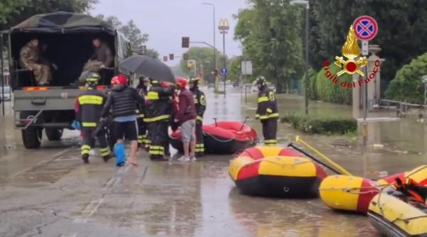 Alertă de vreme extremă în Italia; inundații în cursul nopții. Cel puțin 2 morți, mai mulți dispăruți: "Ajutor, apa se ridică la ultimul etaj“