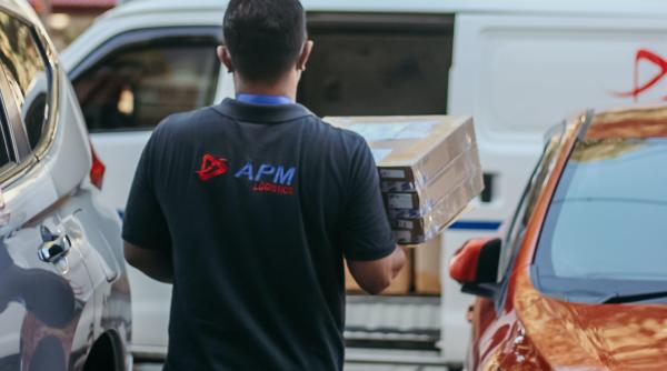 Curier român, jefuit în Italia: pachetul furat conținea opt mii de euro. Hoțul este căutat de poliție