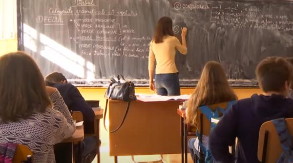 Grevă generală în învăţământ începând de luni. Profesorii cer salarii mai mari