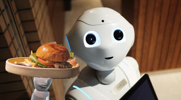 Restaurantele din Bulgaria vor avea în această vară roboți „angajați” pe post de chelneri 