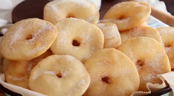 Gogoși crocante la exterior și moi în interior. Ingredientul secret ca să le îmbunătățești aluatul. Îndrăznește să le gătești!