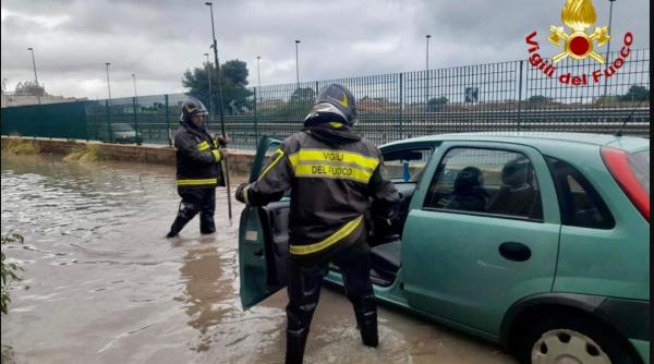 Italia sub ape - 9 morți în urma inundațiilor devastatoare din Emilia-Romagna. Stefano Bonaccini: "Pâmântul nu poate să absoarbă apa" - VIDEO