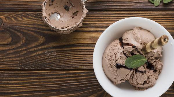 Înghețată de ciocolată și cafea. Rețeta genială din patru ingrediente care te va cuceri!