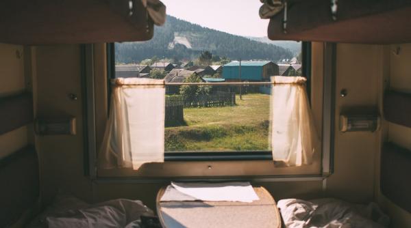 Cu trenul de la București la Budapesta: „Aduceți-vă propria hârtie igienică! Compartimentele - vagoane vechi aruncate la gunoi de Germania“