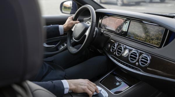 Bolid de 40.000 de euro, furat din Franța, descoperit la vama Rădăuţi-Prut: Șoferul român a spus că prieten l-a rugat să-i aducă mașina