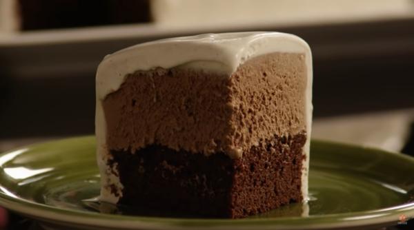 Răsfăț dulce și răcoritor: Descoperă Prăjitura cu Înghețată, un deliciu estival ușor de gătit