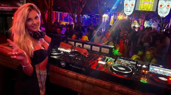 SUA. DJ Romina, românca ce a reușit să își îndeplinească visul în țara tuturor posibilităților: „Eu nu pot trăi fără muzică”