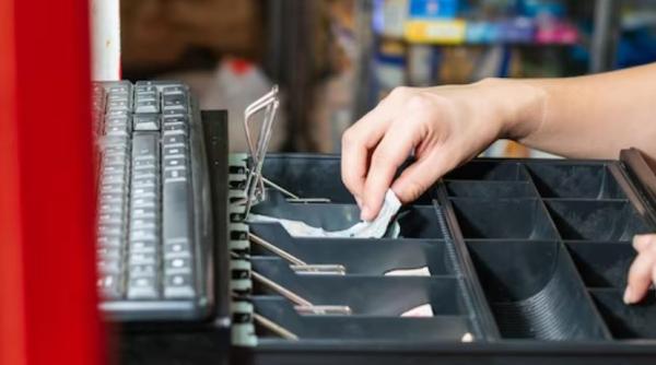 Italia. Un român a jefuit un restaurant de față cu angajații