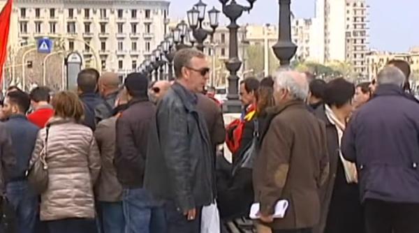 Muncitorii din Italia ies în stradă pentru a cere salarii mai mari și condiţii de muncă mai bune: „Măriți salariile și reduceți armele!”