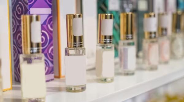 Austria. Român care a jefuit o farmacie, prins în câteva minute. Hoțul își umpluse geanta cu parfumuri de circa 3.000 de euro