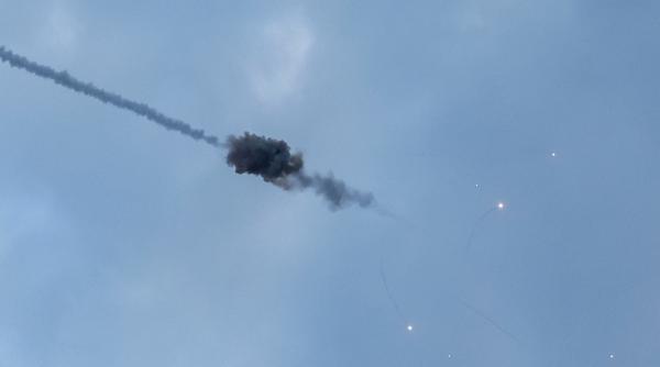 Rusia a lansat atacuri aeriene asupra Kievului, chiar de ziua orașului: cel puțin un mort