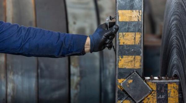 Un șofer român, cercetat pentru delapidare: bărbatul ar fi sustras o tonă de motorină dintr-un camion