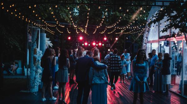 De la bal la spital. Invitații erau pe ringul de dans, când un bărbat a fost înjunghiat la o nuntă din Bragadiru