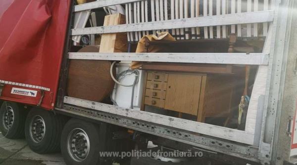 Șofer român, la volanul unui camion, burdușit cu tone de deșeuri, nu a fost lăsat să intre în țară