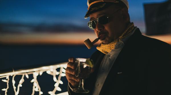 Nou tip de fraudă: Un căpitan fals de croaziere a înșelat mai mulți oameni cu mii de lire sterline. El va plăti doar 350 de lire ca pedeapsă