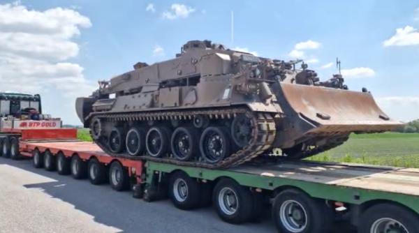 Adevărul despre tancul transportat spre România, ținut de poliție 4 zile pe dreapta în Germania. Erich Mocanu: "Nu e cum s-a scris" - VIDEO