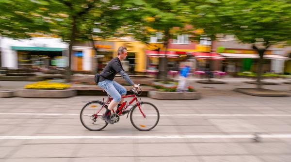 Spania. Un hoț român a fost prins de poliție în timp ce se plimba cu bicicleta, care era de asemenea, furata