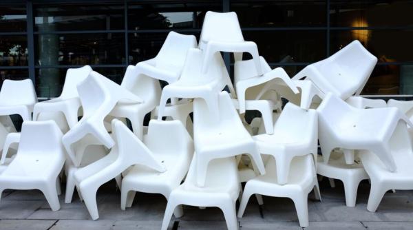 Mobilierul din plastic de grădină va fi ca nou: șase moduri de albire și îndepărtare a petelor