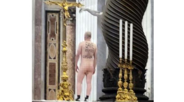 Protest inedit la Vatican: un bărbat s-a dezbrăcat în Bazilica Sfântul Petru