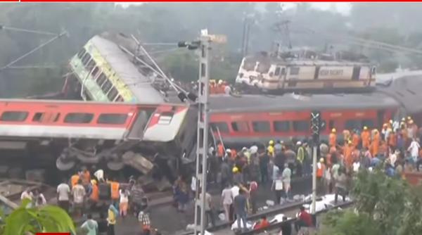 Catastrofa feroviară din India: Cel puţin 288 de morţi; operaţiunile de salvare s-au încheiat 