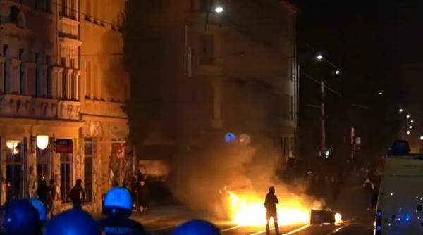 Confruntări violente în Germania între extremiștii de stânga și forțele de poliție. De la ce a pornit totul