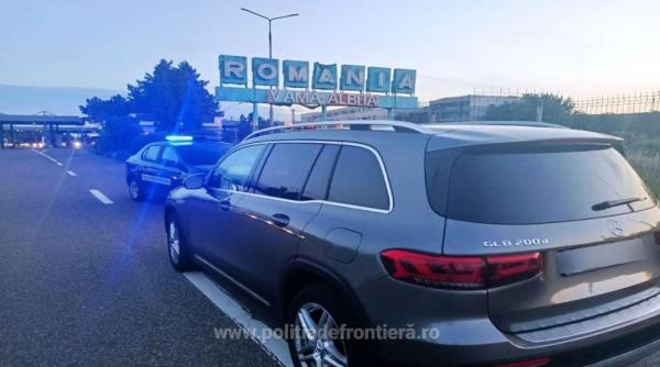 O româncă a rămas fără automobilul Mercedes, chiar la intrarea în țară. Ce au descoperit polițiștii în baza de date