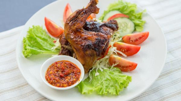 Cel mai gustos sos cremos de ceapă și usturoi pentru friptură. Nu te mai oprești din mâncat!