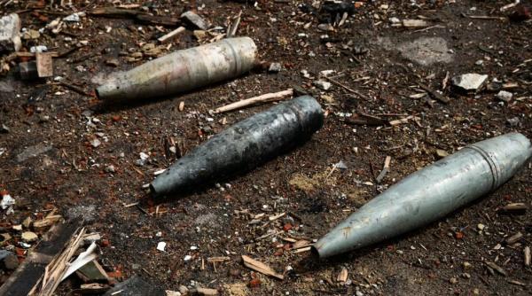 Alertă la o primărie din județul Vaslui: Două elemente de muniţie neexplodate, găsite de muncitori