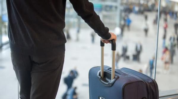 Austria. Un roman, care fura din magazinele duty-free, încătușat pe aeroport. Bărbatul alegea doar parfumuri scumpe și trabucuri