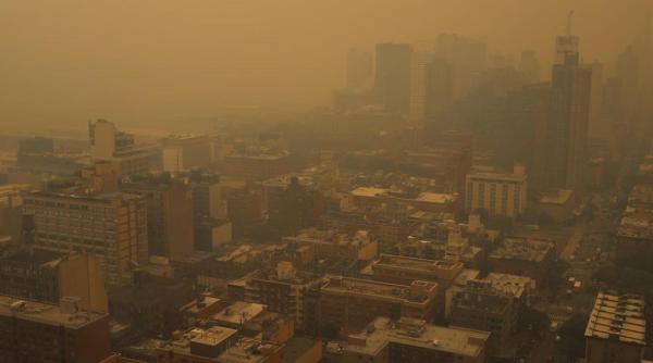 Cer portocaliu și clădiri abia vizibile: Un nor de fum venit din Canada a învăluit orașul New York - FOTO/VIDEO