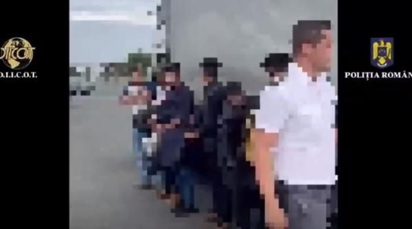 Migranți, găsiți ascunși în cuști, sub podeaua unui camion. Ar fi plătit 3000 de euro pentru a ajunge în Austria