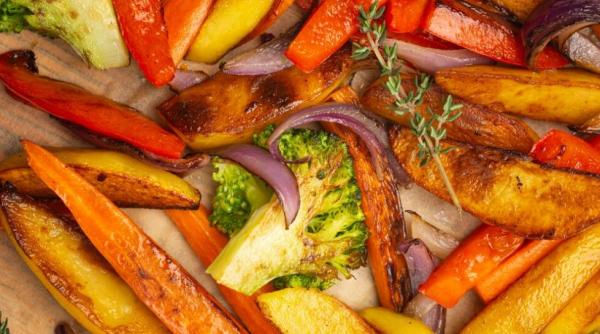 Cartofi prăjiți în stil grecesc. Este imposibil să reziști acestui preparat simplu