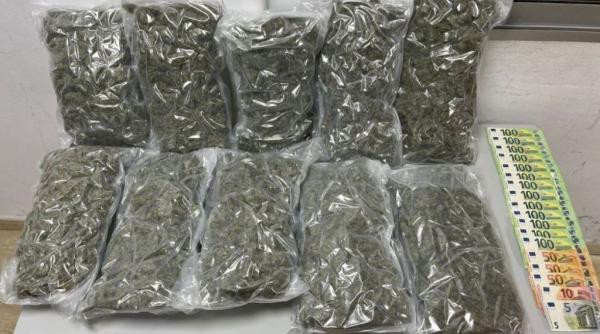 Spania. Un rucsac plin cu droguri și 1.450 de euro cash, găsit de Garda Civilă. Un român este cercetat